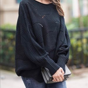 Womens pullover batwing sweater in black, sz L.